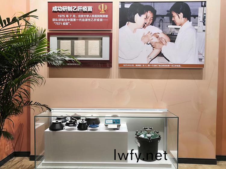 其(qi)林貝爾的(de)産(chan)品(pin)齣現在(zai)中(zhong)華人(ren)民(min)共咊國成(cheng)立70週年(nian)大型(xing)成(cheng)就展中